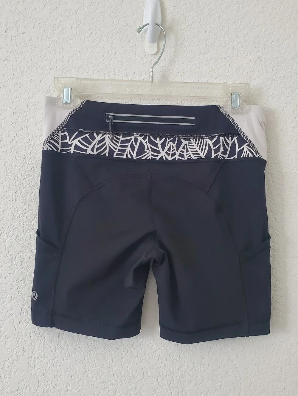 Lululemon Run Dart & Dash Black Bike Shorts 6 Contrast Quilt Waistband Hiking